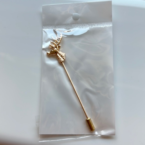 Gold deer lapel. Similar to “House of Baratheon” from Game of Thrones. - Picture 2 of 3